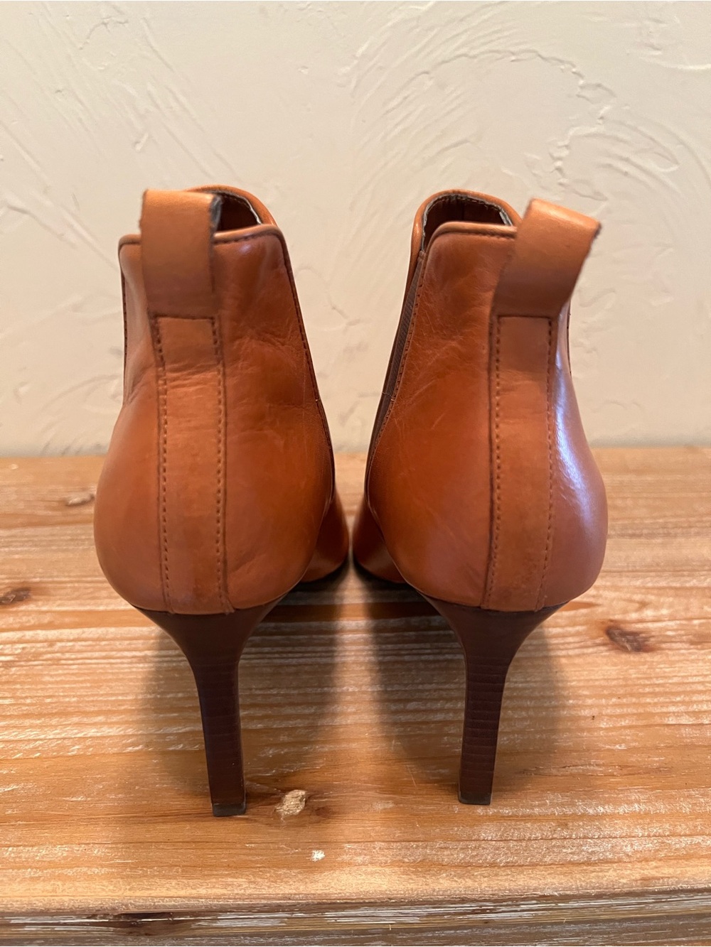 Lauren Ralph Lauren Tan Pointed-Toe Leather Ankle Booties. Size 8 B - Picture 6 of 9